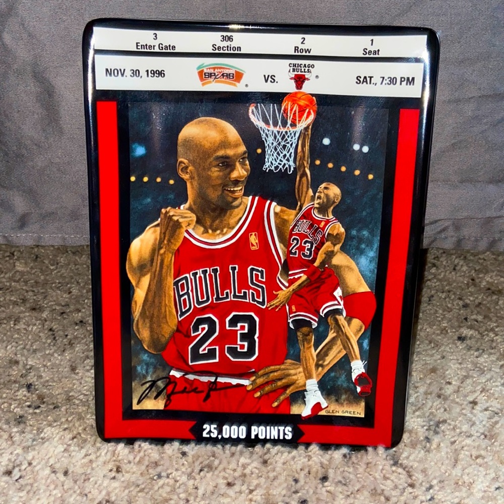 Michael Jordan decorative plate.